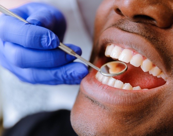 Patient receiving oral cancer screening